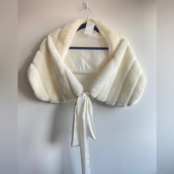 Faux fur cream wrap with satin tie - Wedding - Picture 11 of 11